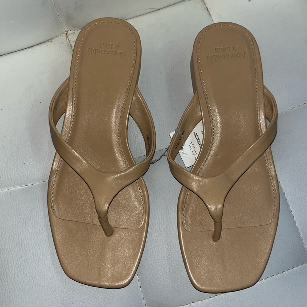 Abercrombie & Fitch short heel sandals